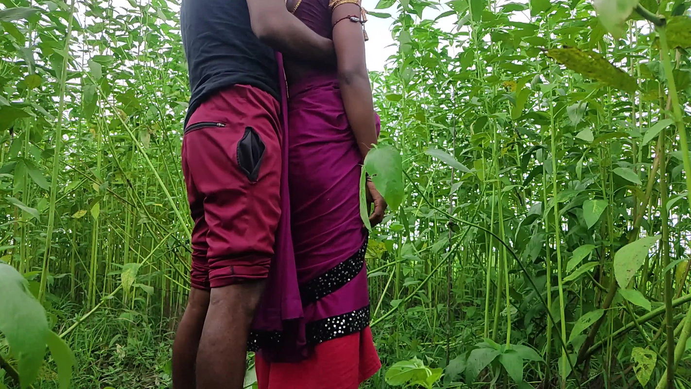 Padosi Ka Ladka Ne Jungle Mein Mujhe Ghodi Banakar Meri Chut Ki Chudai kar di