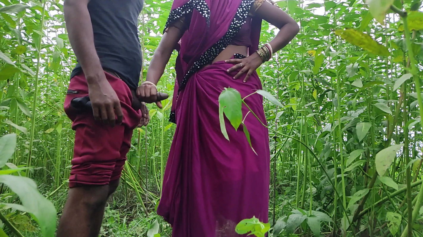 Padosi Ka Ladka Ne Jungle Mein Mujhe Ghodi Banakar Meri Chut Ki Chudai kar di