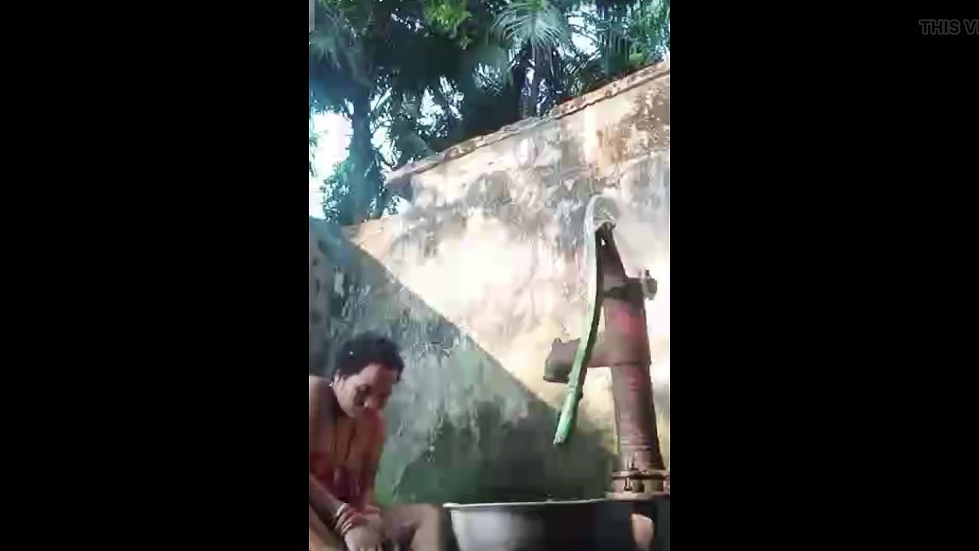 Indian telugu Village aunty natural bathing saggy boobs