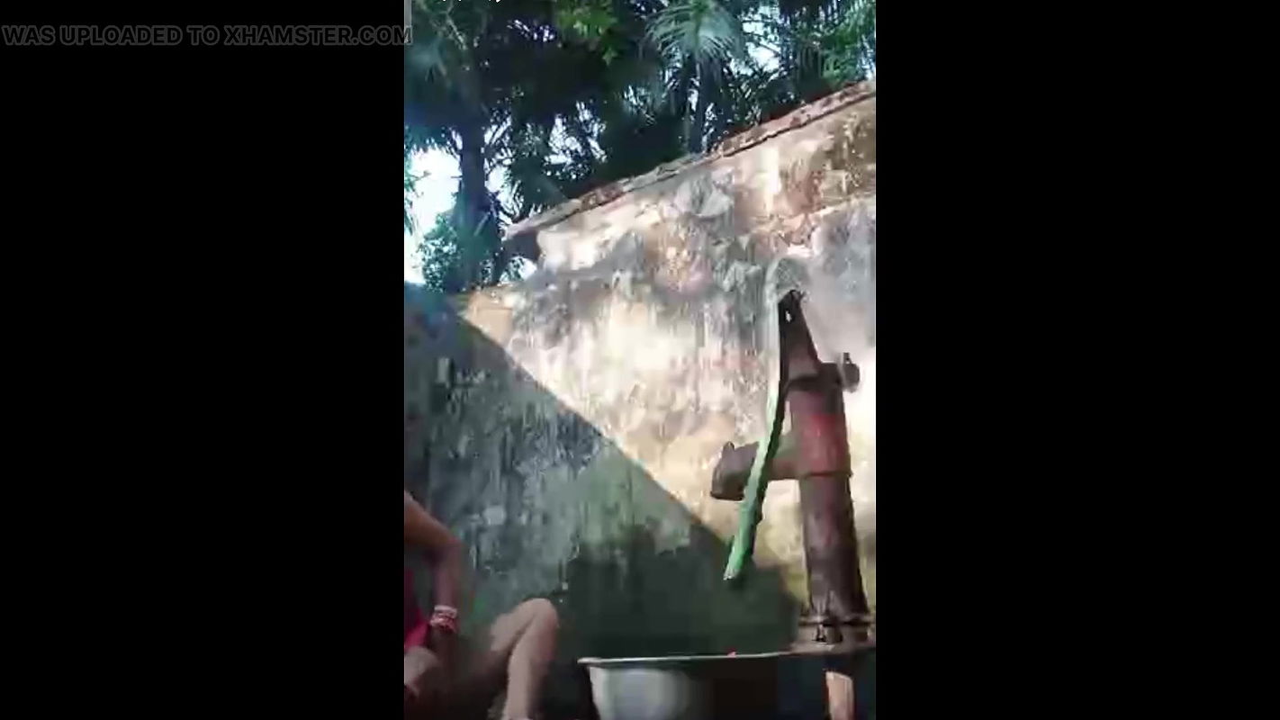 Indian telugu Village aunty natural bathing saggy boobs