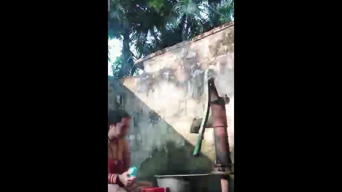 Indian telugu Village aunty natural bathing saggy boobs