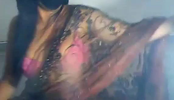 bhabhi inee thruari face covered on live cam