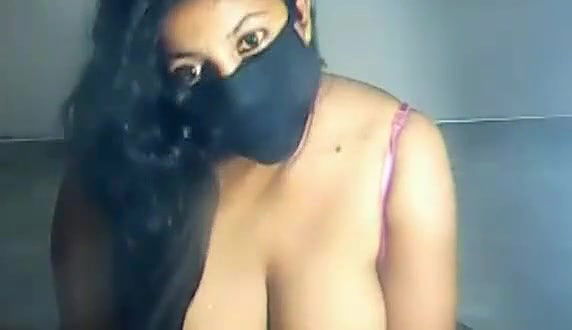 bhabhi inee thruari face covered on live cam