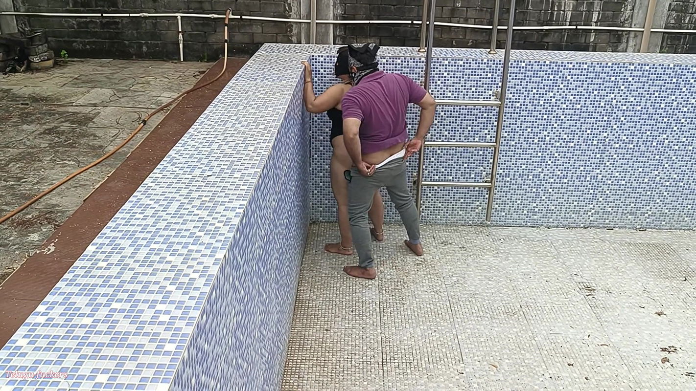 Hyderabad’s Telugu lovers enjoy sucked pussy in swimming pool farmhouse outdoor Telugu fuck