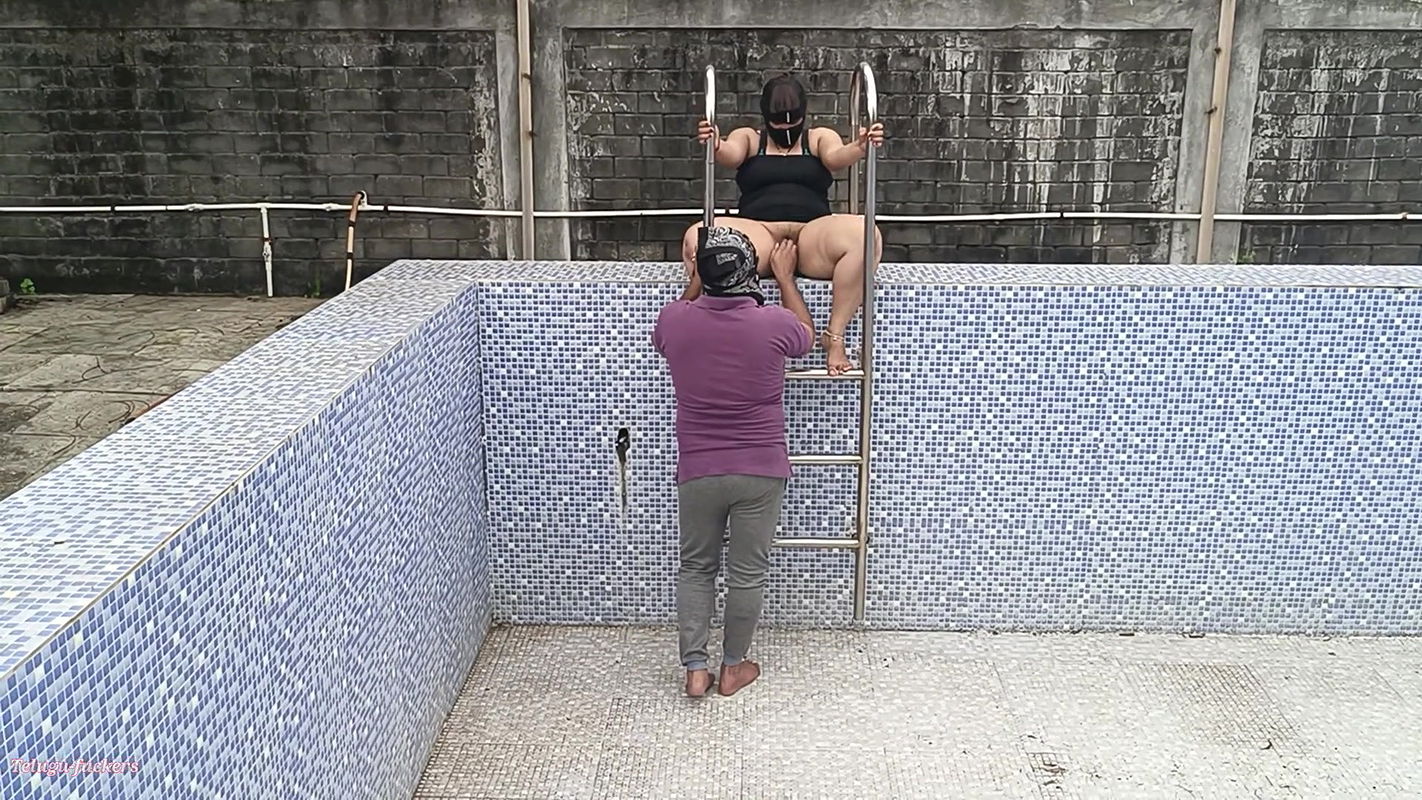 Hyderabad’s Telugu lovers enjoy sucked pussy in swimming pool farmhouse outdoor Telugu fuck