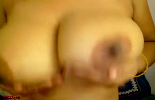 bhabhi juggling her big boobs