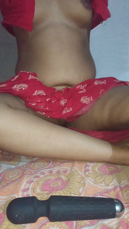 Desi indian bhabhi squirting. Hard fuck by husband and dildo
