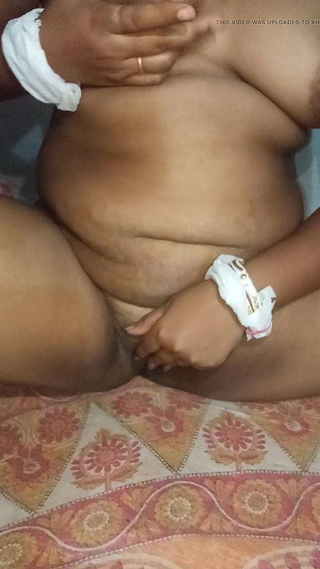 Desi indian bhabhi squirting. Hard fuck by husband and dildo