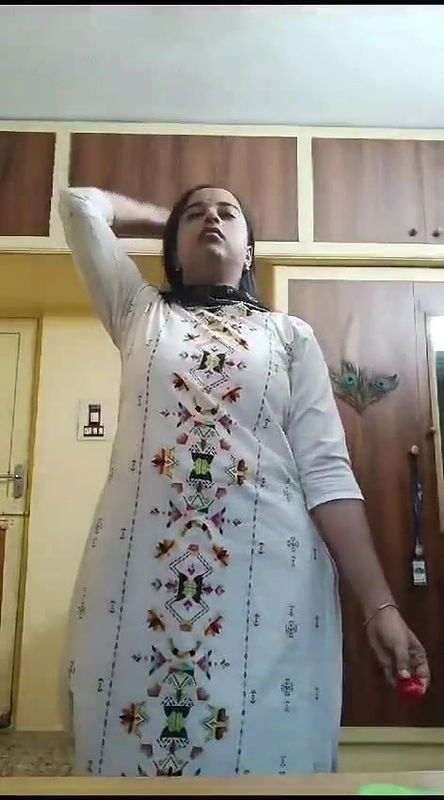 Beautiful hot chubby maal bhabhi