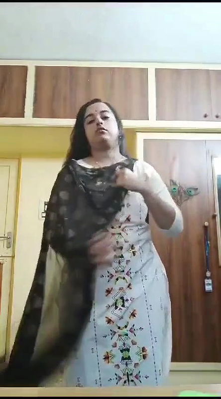 Beautiful hot chubby maal bhabhi