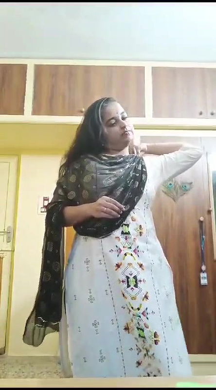 Beautiful hot chubby maal bhabhi
