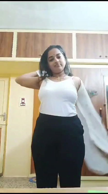 Beautiful hot chubby maal bhabhi