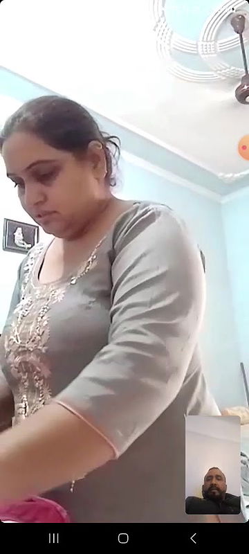 Bhabi Flashing Boobs