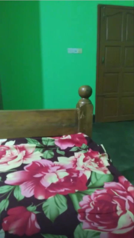 Indian Hot Girl Dances to Bollywood music