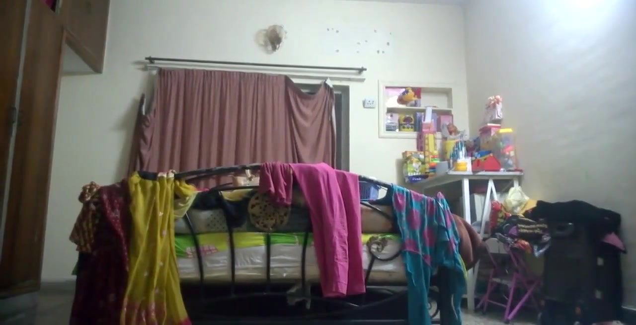 big boob Pakistani bhabhi changing