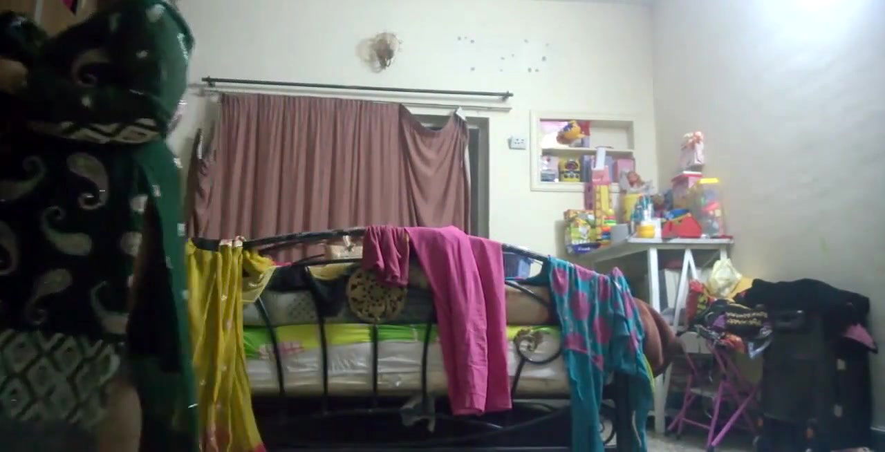 big boob Pakistani bhabhi changing