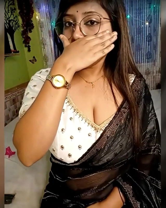 Desi Girl Showing her Natural Big Boobs and big Ass in webcam full nude