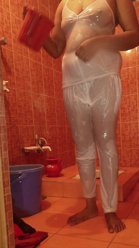 Desi Bhabi bathing & dirty talking