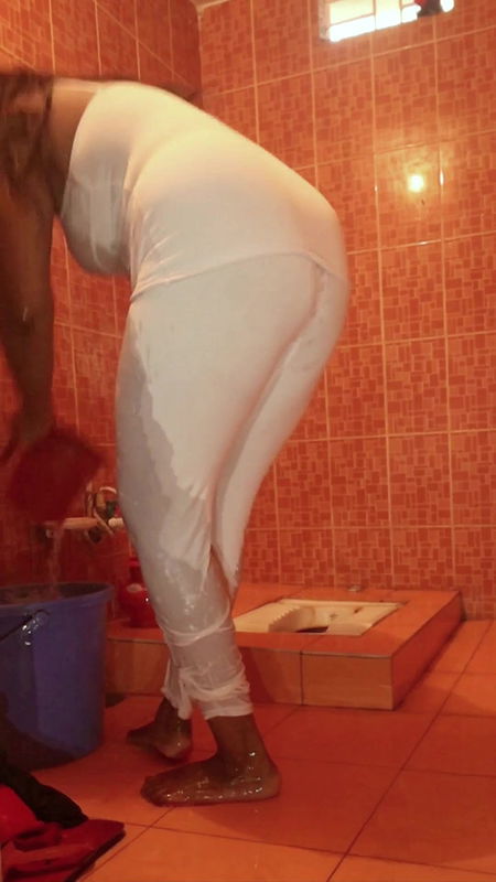 Desi Bhabi bathing & dirty talking