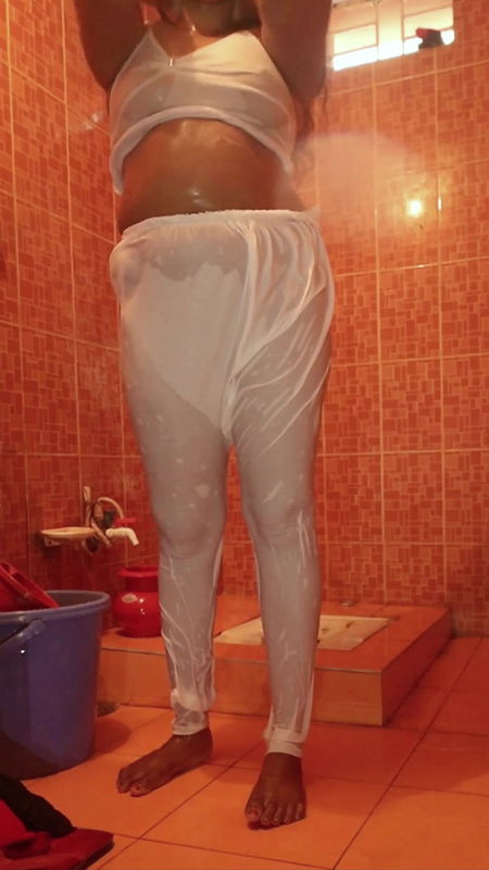 Desi Bhabi bathing & dirty talking