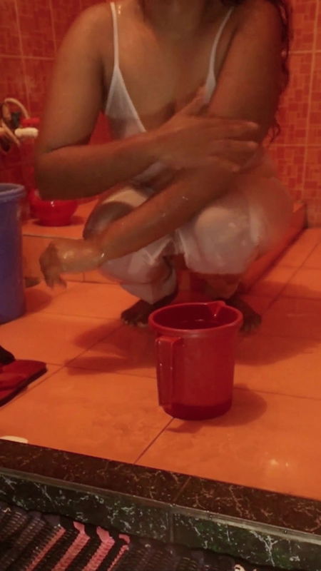 Desi Bhabi bathing & dirty talking