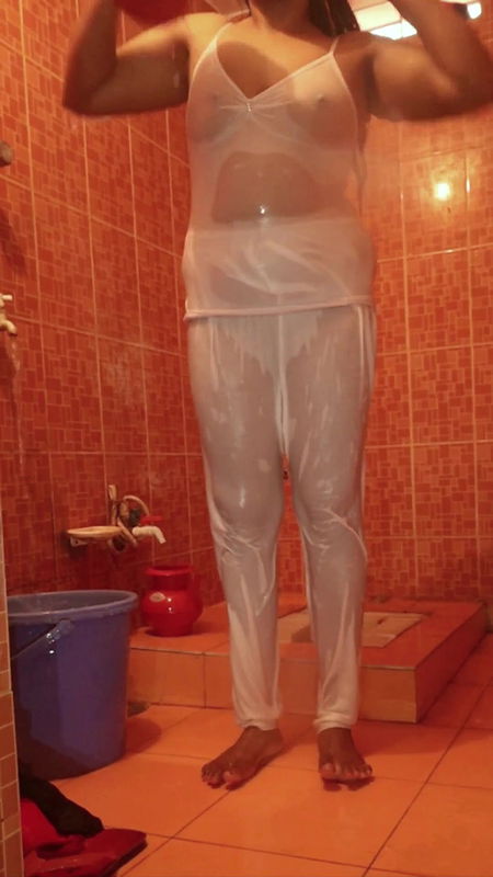 Desi Bhabi bathing & dirty talking