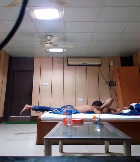 college lover bunked class and fucking in hostel