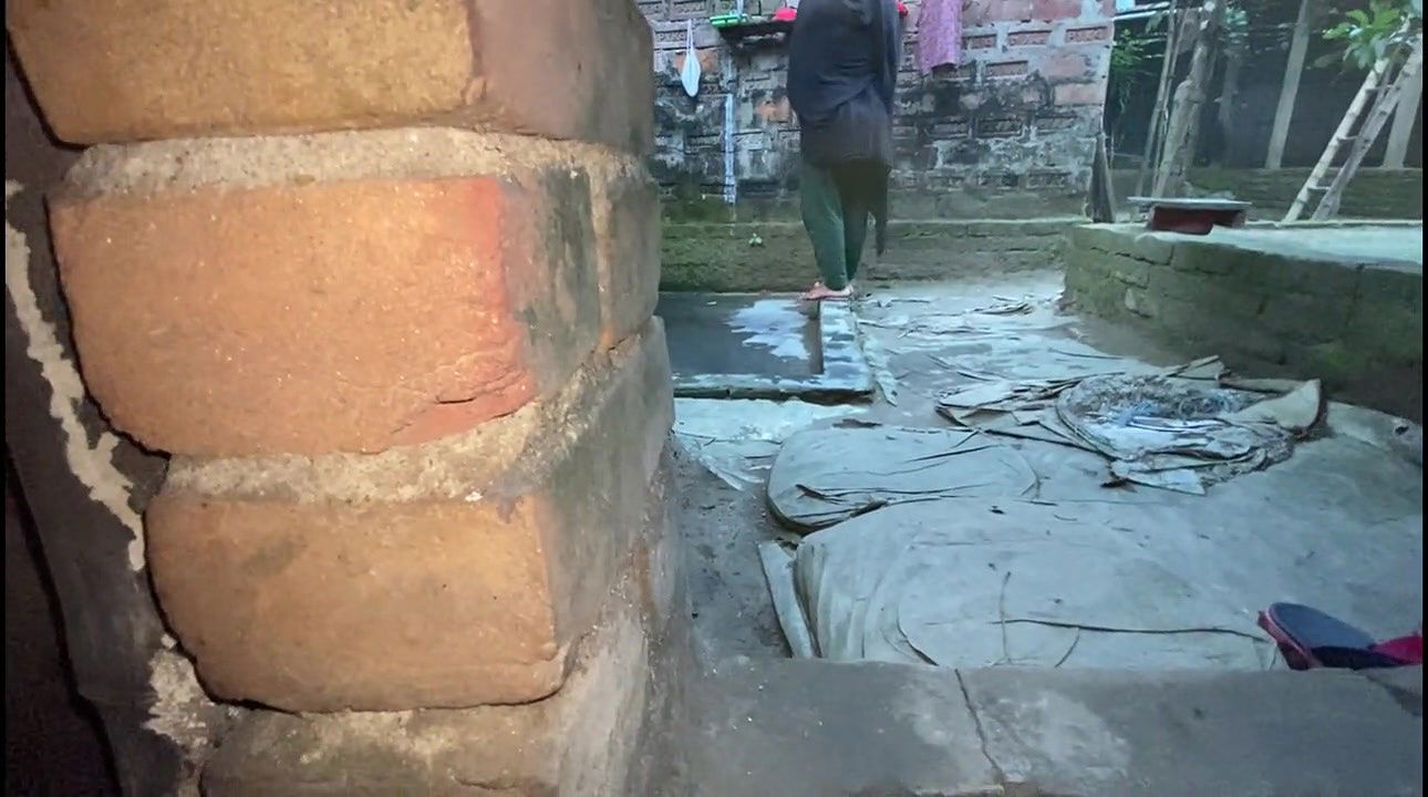 beautiful Bangladeshi Bhabhi Chudlam in the rain