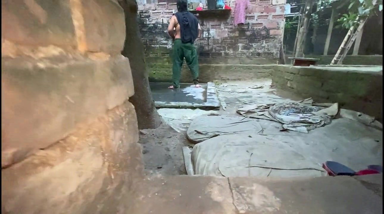 beautiful Bangladeshi Bhabhi Chudlam in the rain