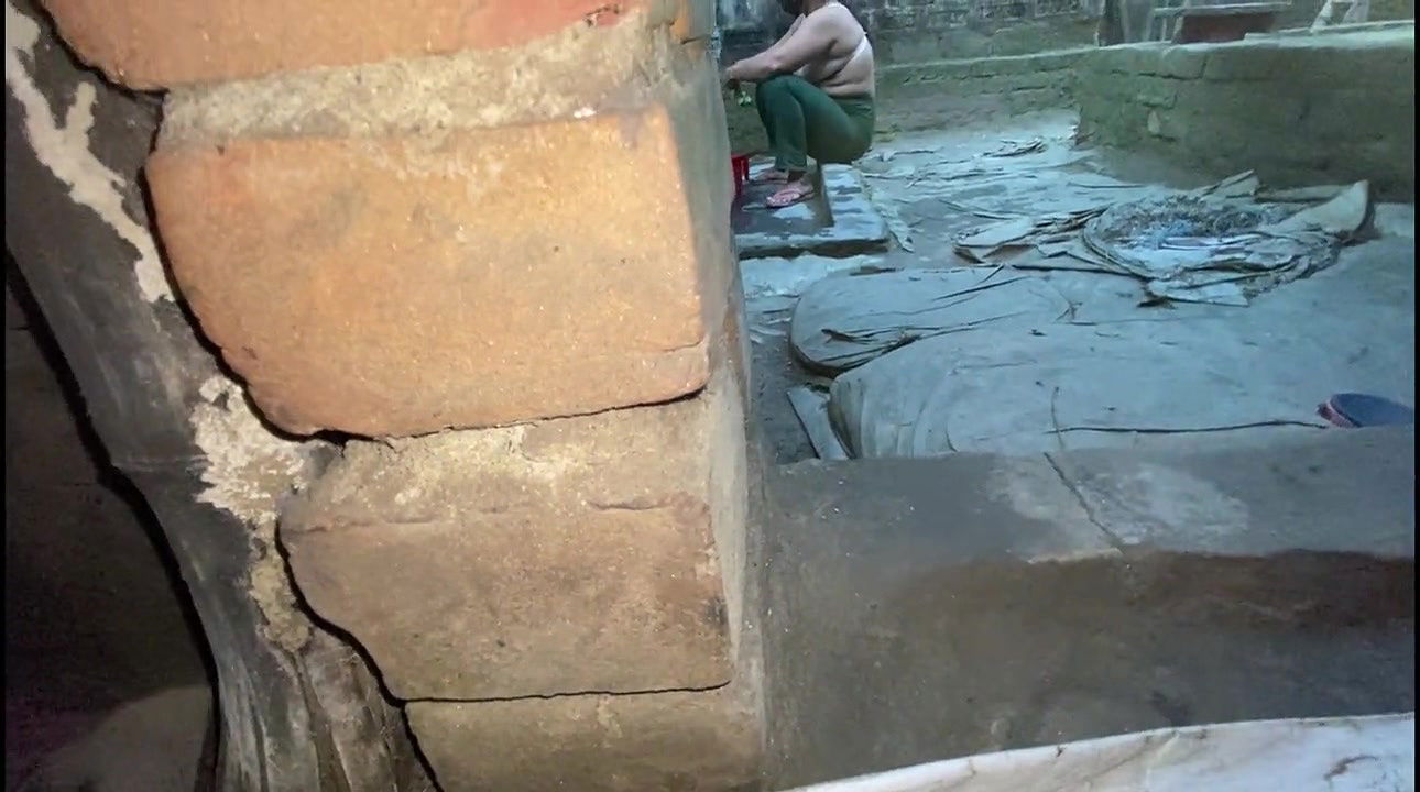 beautiful Bangladeshi Bhabhi Chudlam in the rain