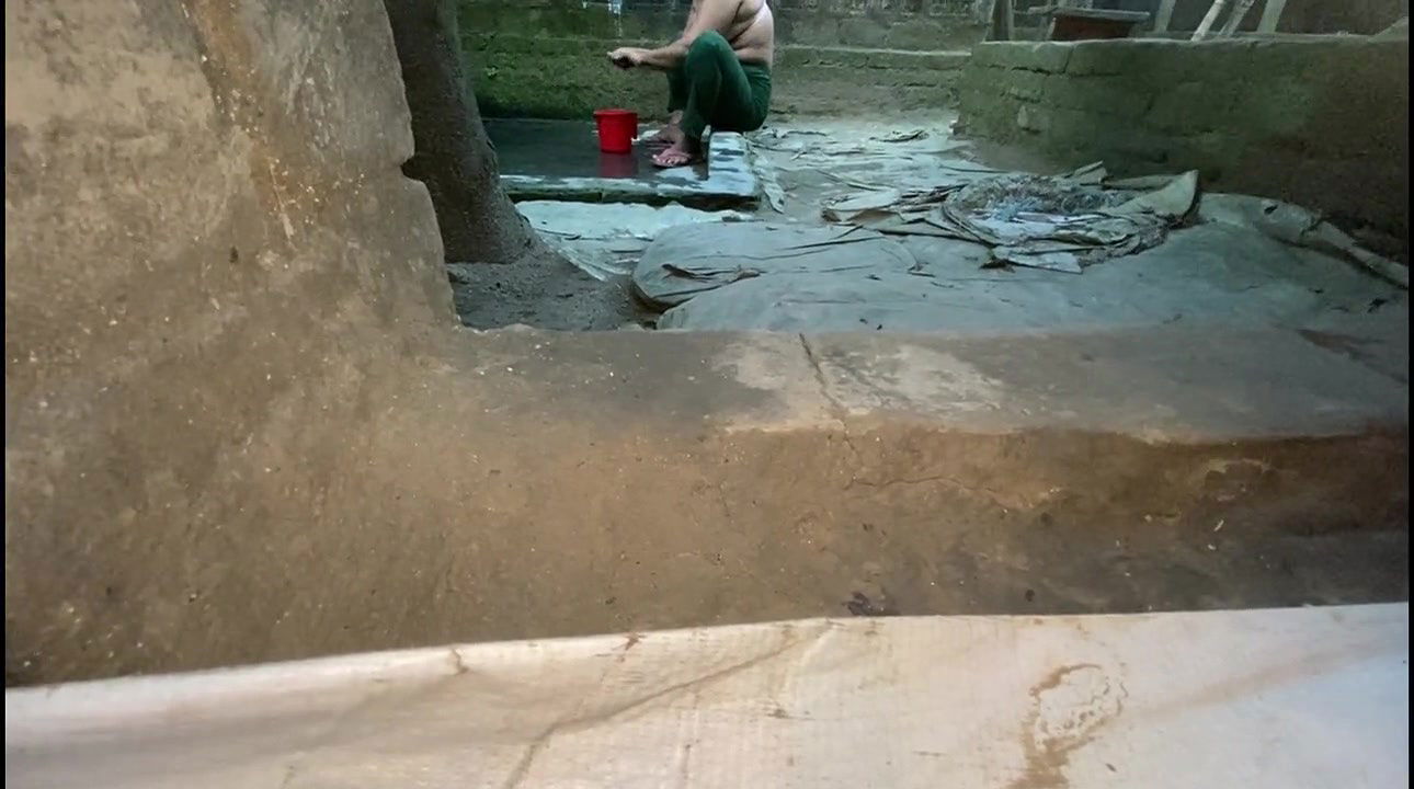 beautiful Bangladeshi Bhabhi Chudlam in the rain