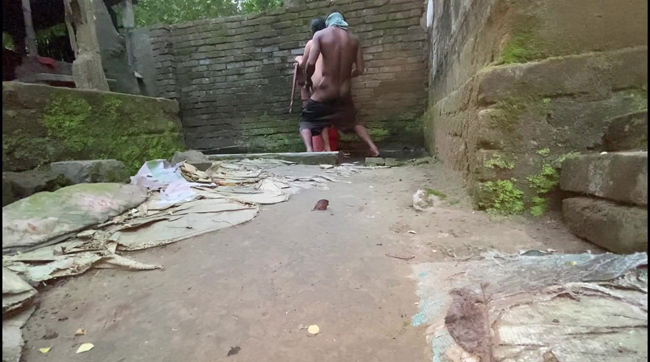 beautiful Bangladeshi Bhabhi Chudlam in the rain