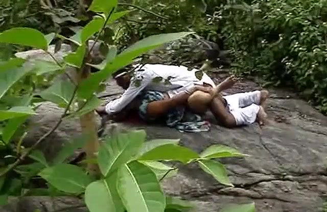 dehradoun ki bhabhi ko forest mai choda