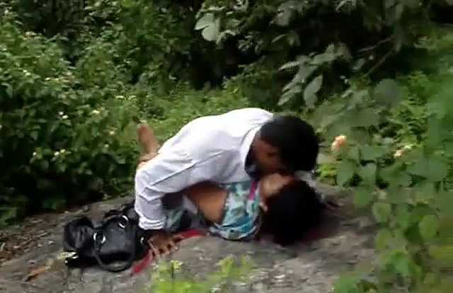 dehradoun ki bhabhi ko forest mai choda