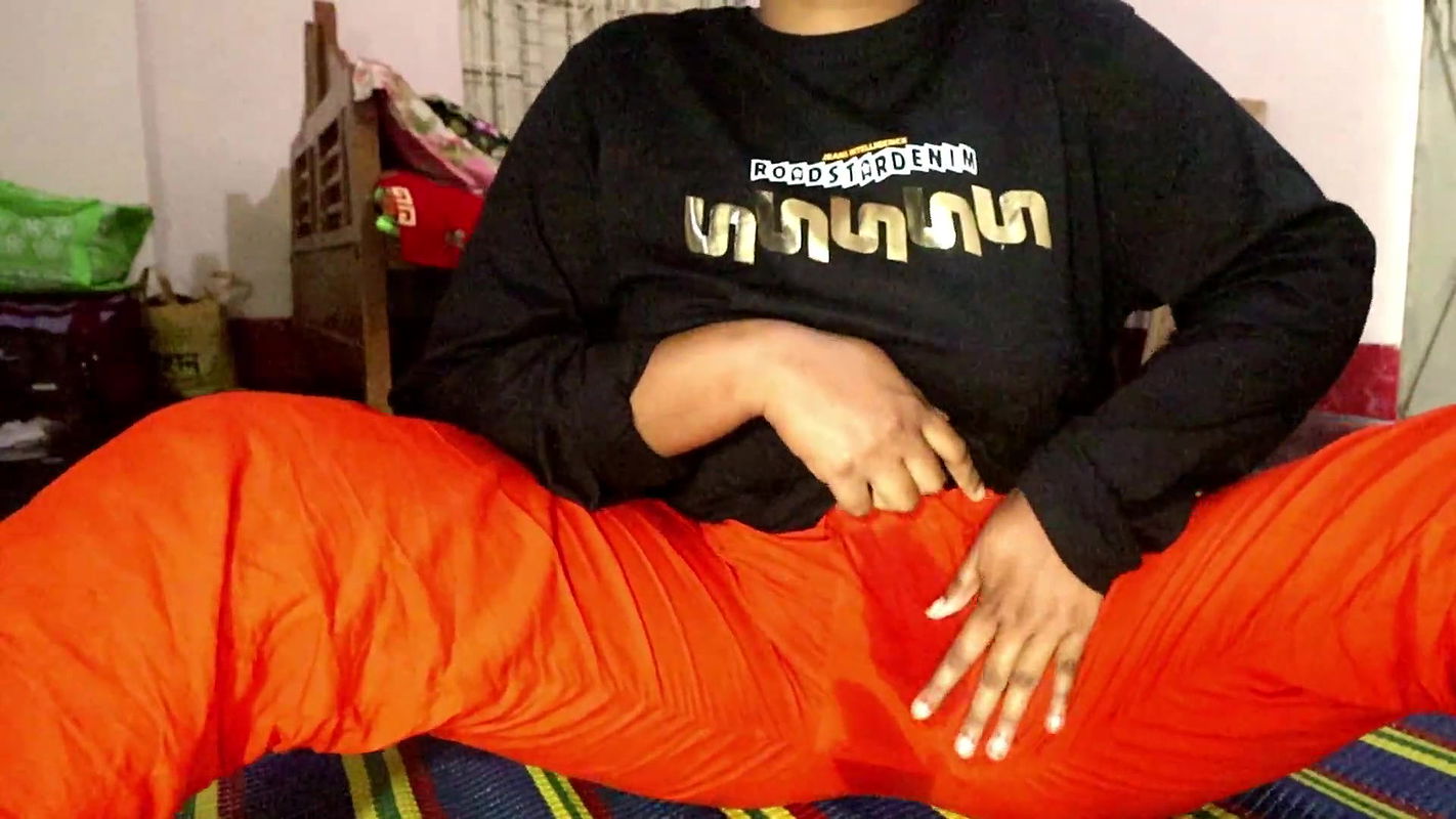 Self fingering pussy masterbation