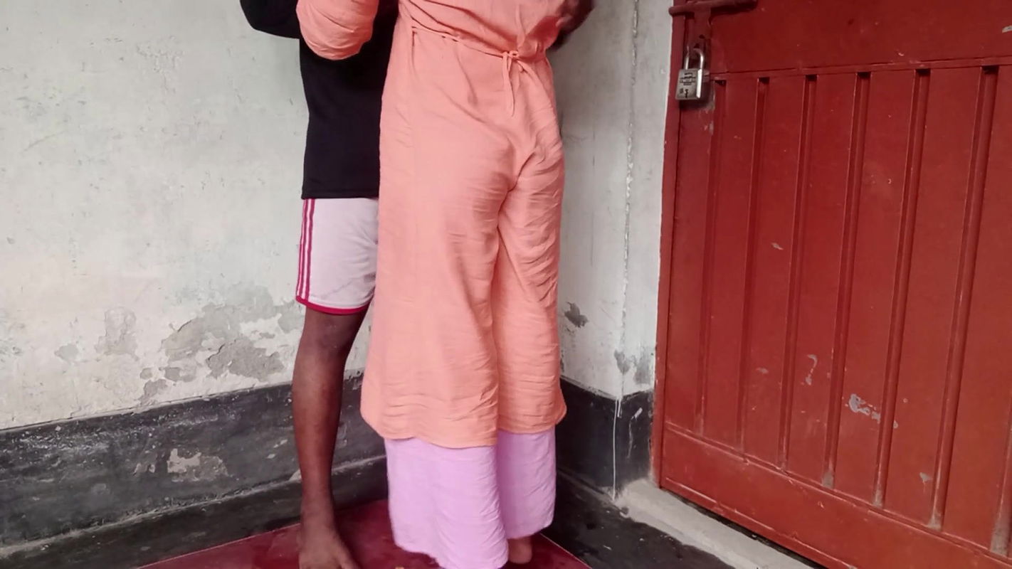 New viral video of hot sex with attractive 18 year old beautiful Indian school girl