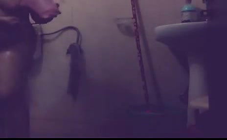 desi fat aunty bathing