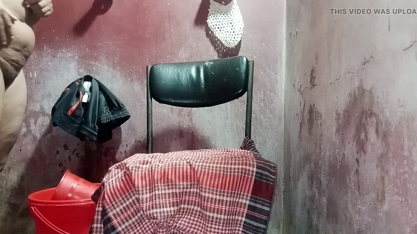 I got my aunt alone to take bath and started fucking her