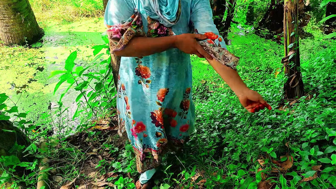 Guy Has Sex with Neighbor Aunty