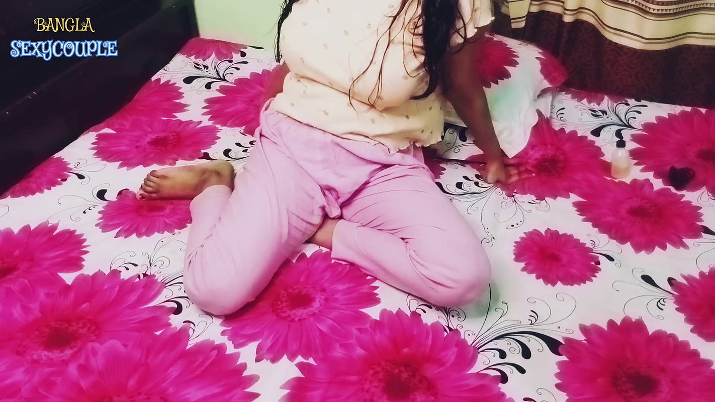 Fingering hair pussy beautiful girl big ass