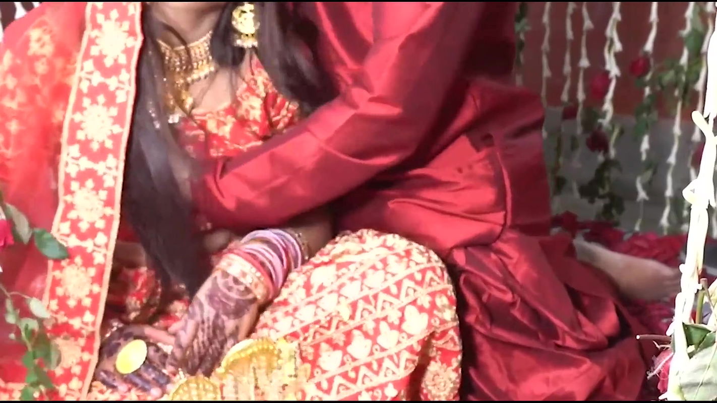 Desi Kumari Larki Ka Jabardast Sadi kia ek sand ke sath. Suhagraat pei far dia gand