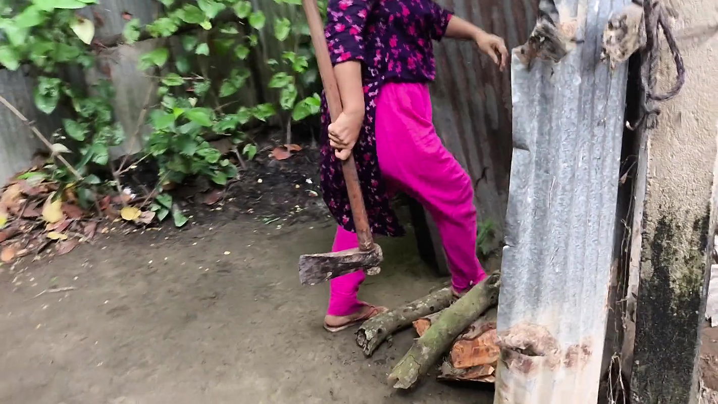 Desi bhabi sex with her young boyfriend outdoor from home