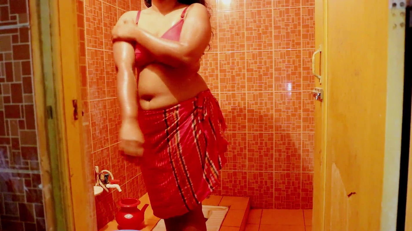 Desi bhabi bathing & sexy talking