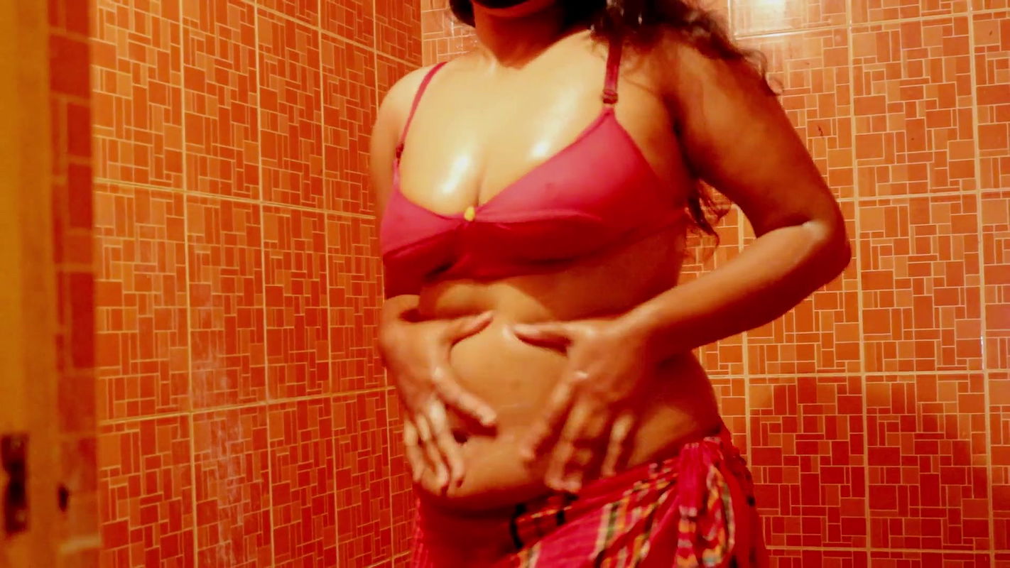 Desi bhabi bathing & sexy talking