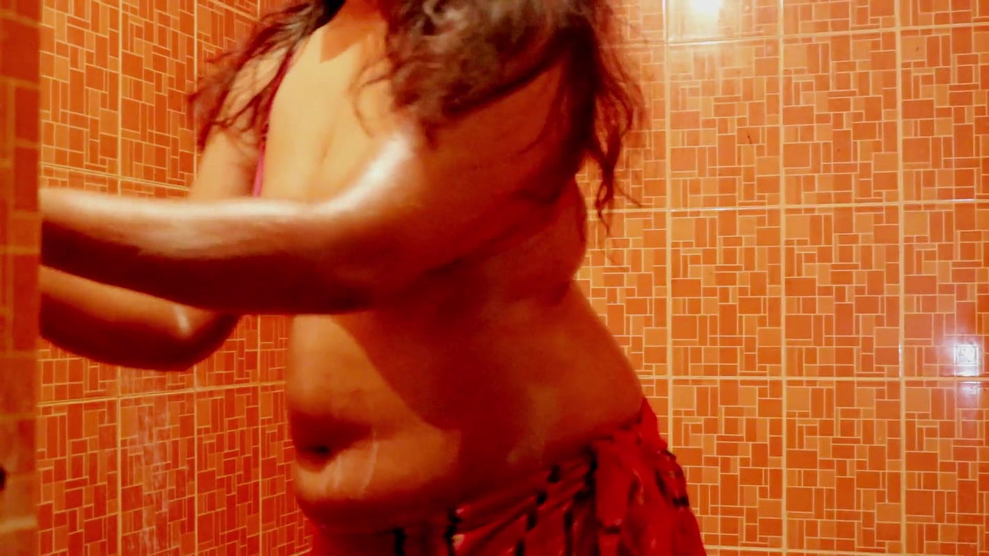 Desi bhabi bathing & sexy talking