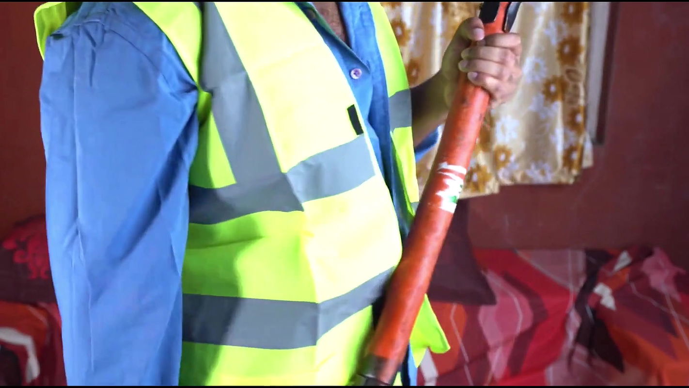 Desi Bade Dudhwali Bhabhi Ko Pati ke Ghar per Ek Admi Chod Diya ( HIndi Audio )