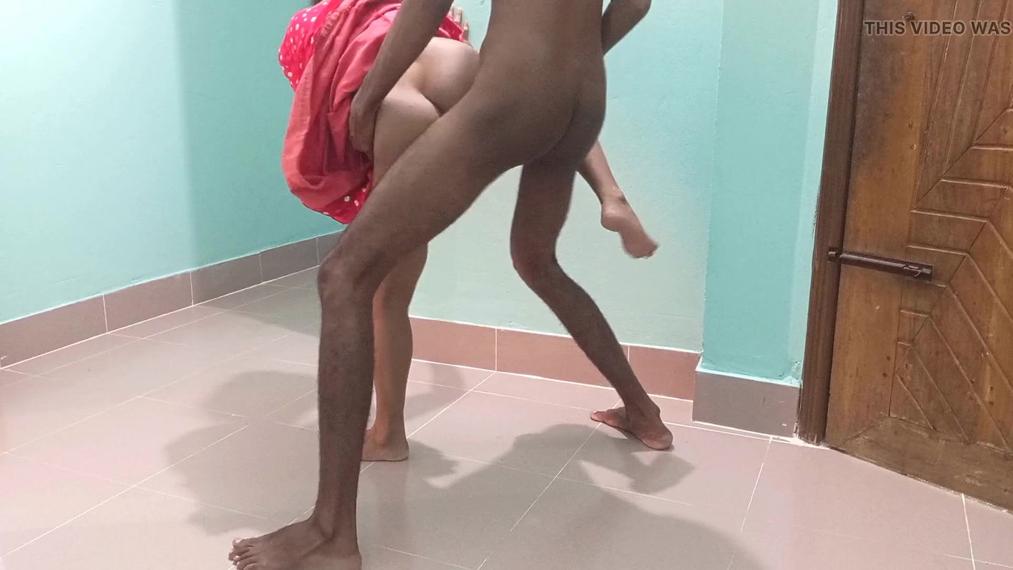 Deshi teen bhabi ko tang utake chuda