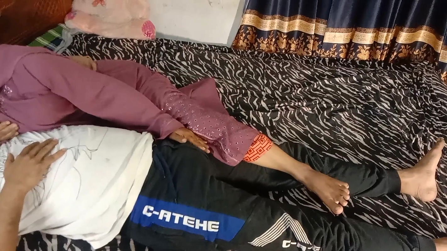 Beautiful village bhabhi fucked on Bedroom Bangladeshixx