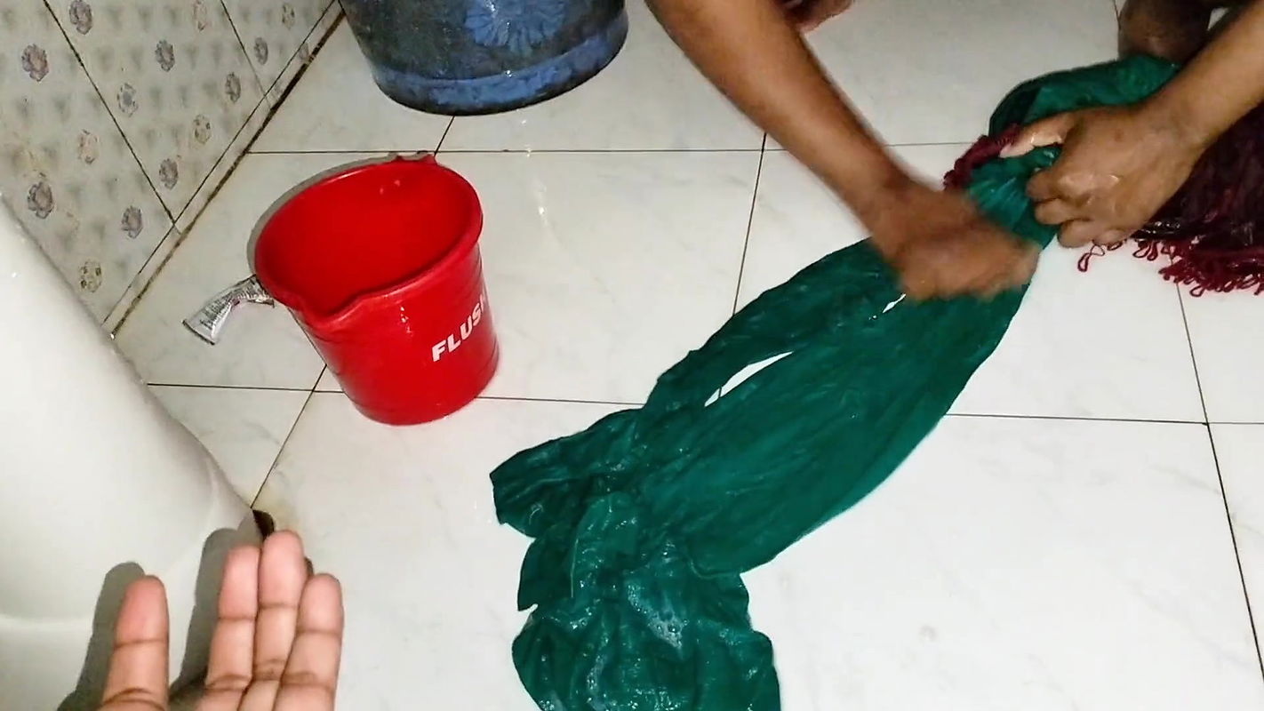 Bangla Beautiful Bhabhi Bathing Caught Decor – shopna25