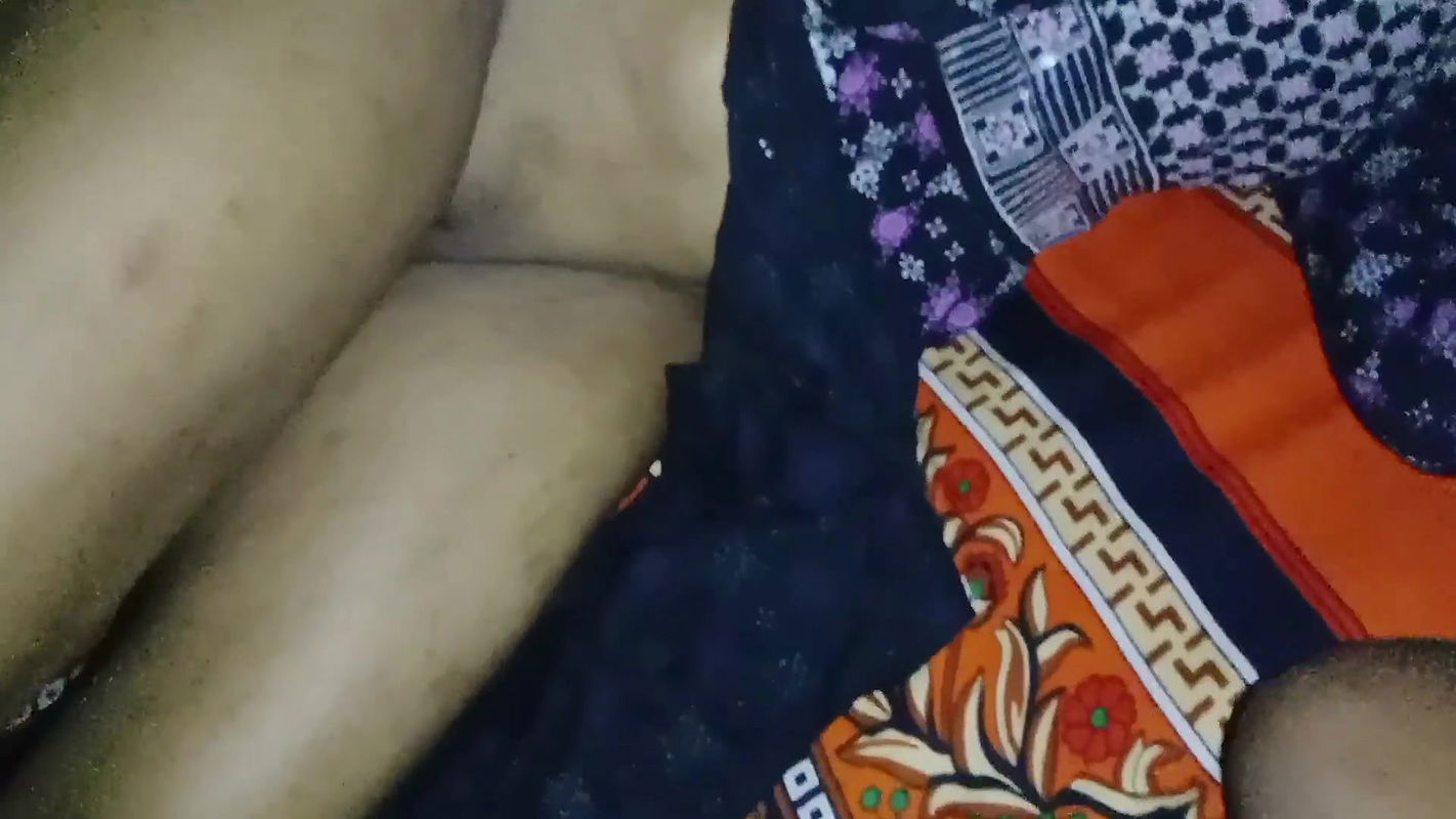 18 Year Old Indian Girl Like Sex On Ground In Desi Style